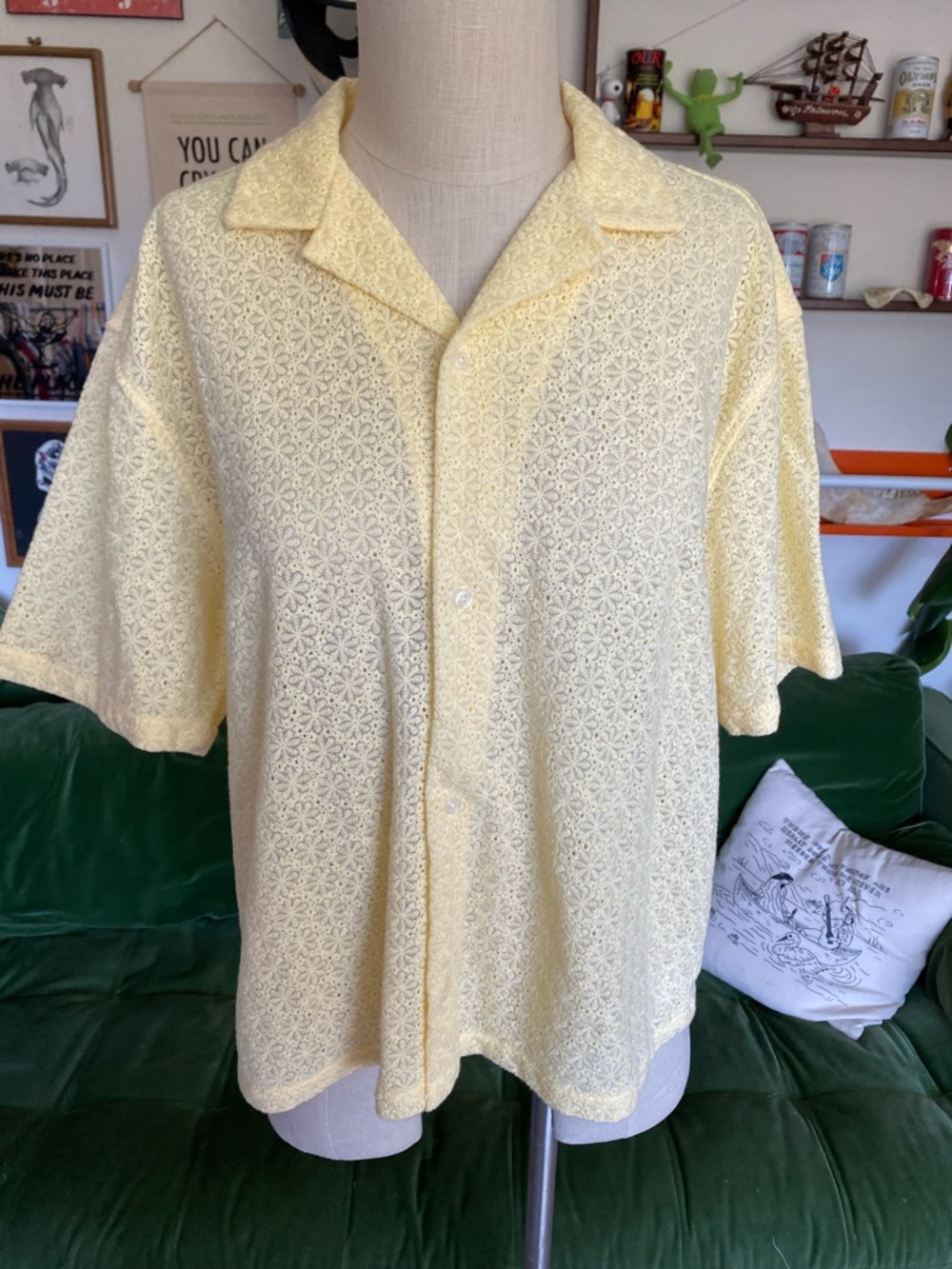 Cropped Abercrombie & Fitch banana yellow men’s size medium button down